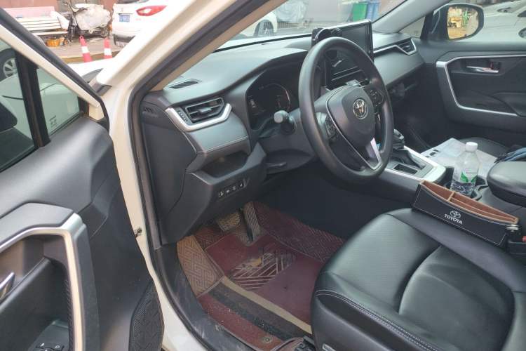 Used Toyota RAV4 2020 2.0L CVT Two-Wheel Drive Fashion Edition Driver Seat