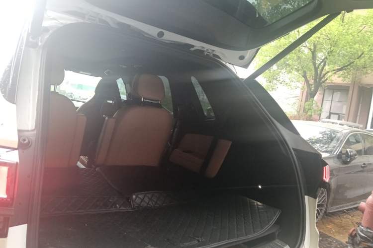 Used Lynk & Co 09 EM-P 2023 2.0TD EM-P Long-Range Version PM Six-Seater Trunk