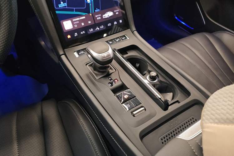 Used Hongqi H5 2024 2.0T Automatic Smart Connect Flagship Edition
