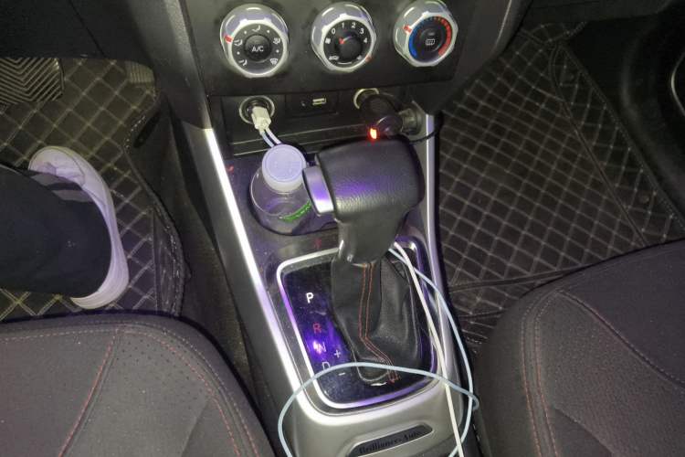 Used Brilliance V3 2015 1.5L Automatic Elite Model Gear Lever