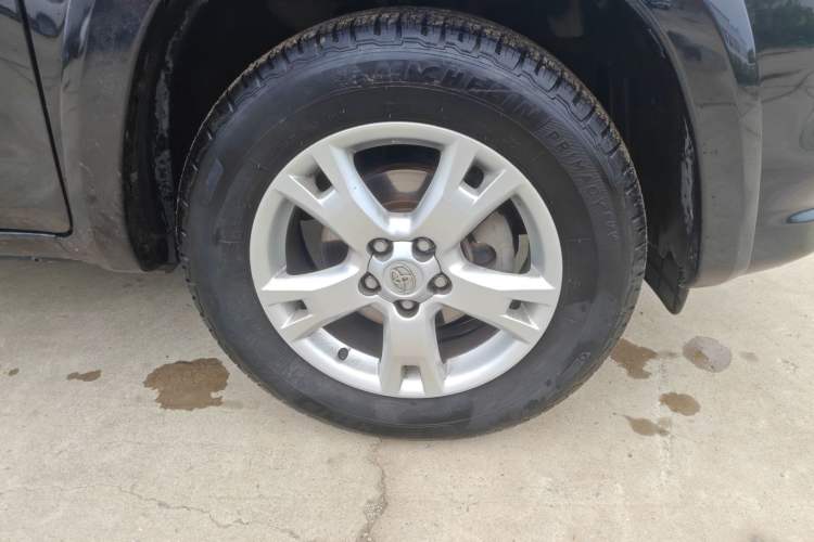 Used Toyota RAV4 2011 2.0L Automatic Luxury Edition Right Front Wheel Hub