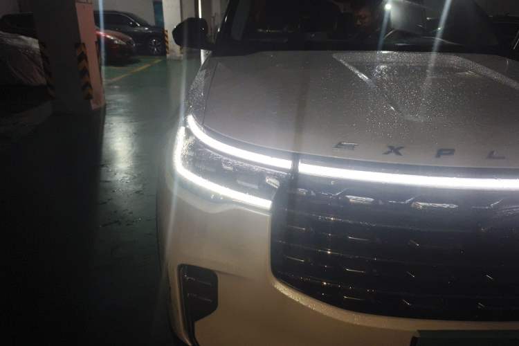 Used Ford Explorer 2024 2.3T EcoBoost Four-Wheel Drive Titanium Edition 7 Seats Right Front Headlight