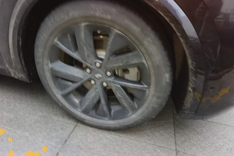 Used Li Auto L8 2023 Pro Model Right Front Wheel Hub