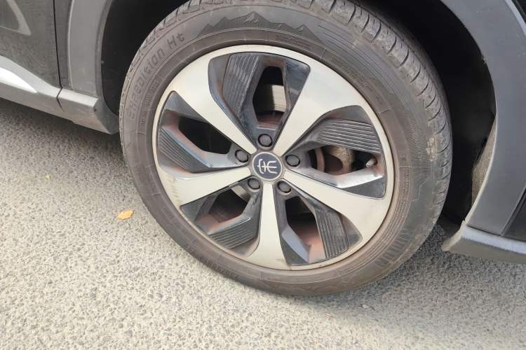Used BYD Song PLUS New Energy 2021 EV Deluxe Model Right Front Wheel Hub