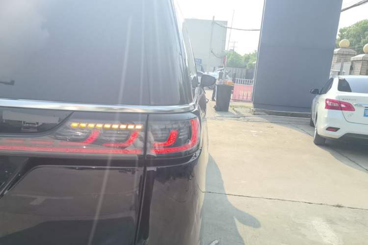 Used VOYAH Dream 2025 EV Four-Wheel Drive Prestige Qiankun Edition