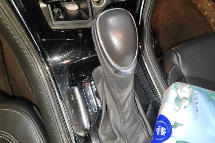 Used Cadillac ATS-L 2017 28T Fashion Edition Gear Lever