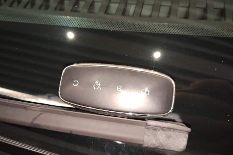 Used Denza D9 2024 DM-i 1050 Luxury Model