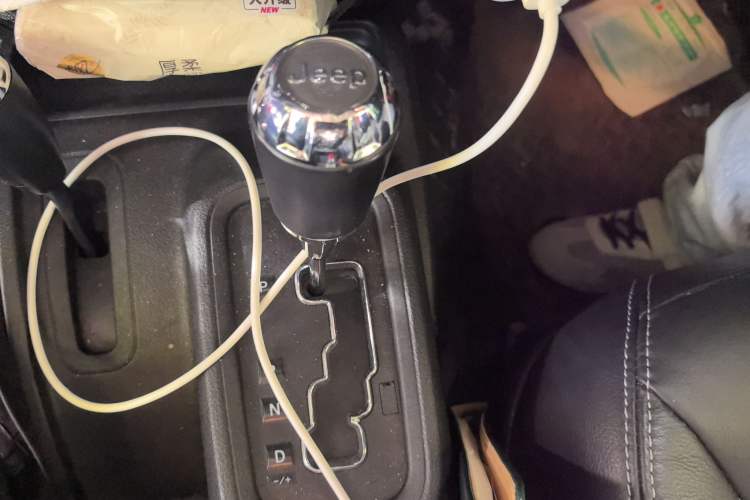 Used Jeep Wrangler 2014 3.0L Sahara Four-Door Edition Gear Lever