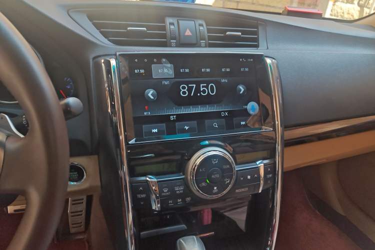 Used Toyota Reiz 2010 2.5V Fashion Elite Edition Audio And AC Panel