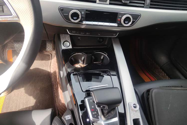 Used Audi A5 2023 Sportback 40 TFSI Fashionable and Dynamic Model Gear Lever