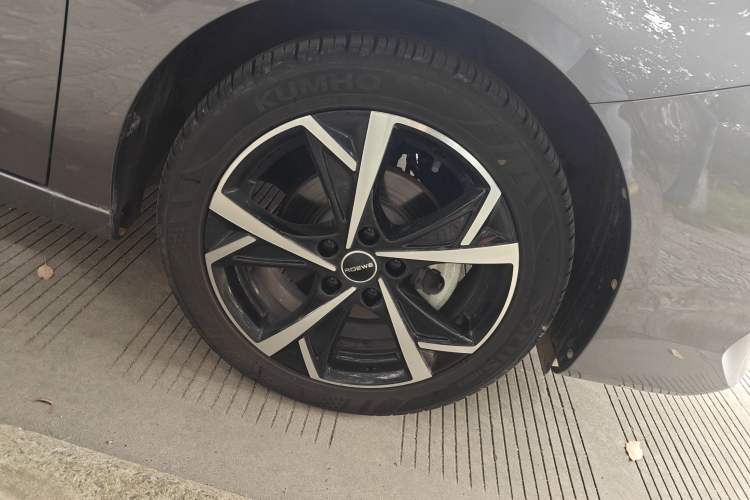 Used Roewe i5 2023 1.5L CVT Luxury Edition Right Front Wheel Hub