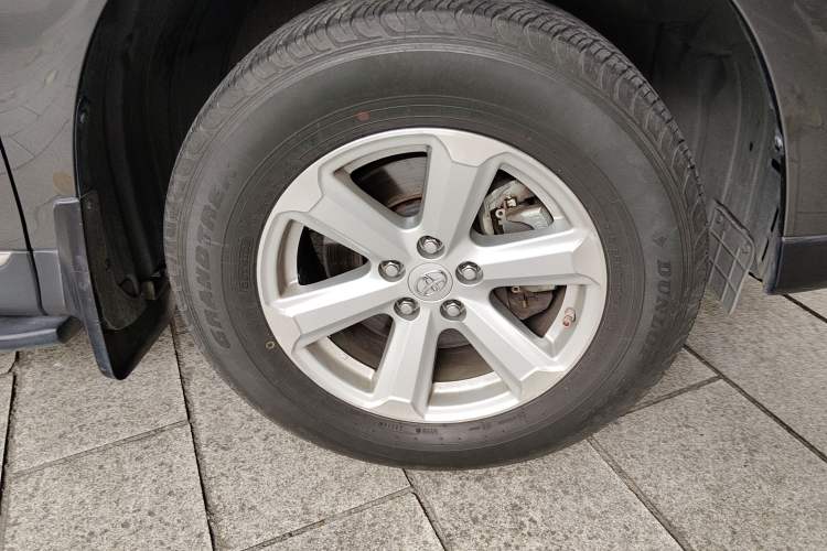 Used Toyota Highlander 2012 2.7L Two-Wheel Drive 7-Seater Elite Edition Right Front Wheel Hub