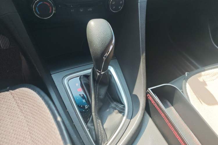 Used Buick GT 2018 18T Automatic Elite Model Gear Lever