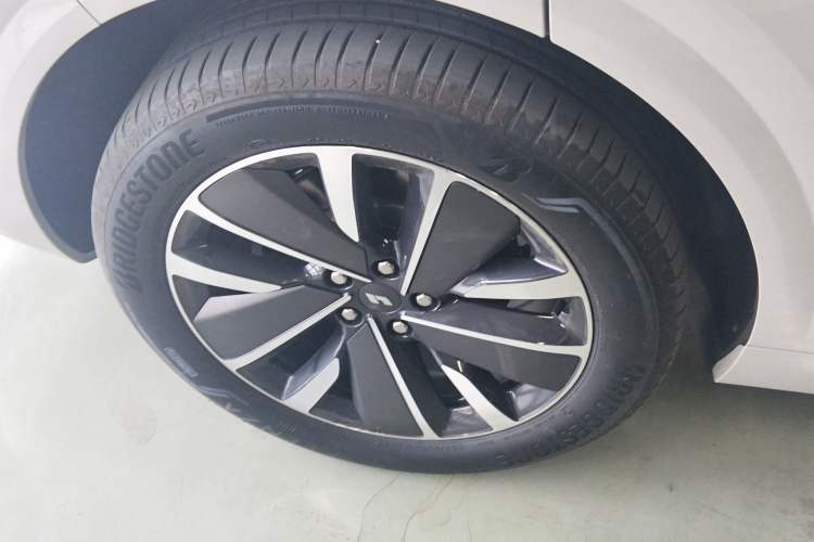 Used Li Auto L6 2025 Pro Smart Refresh Edition Right Rear Wheel Hub