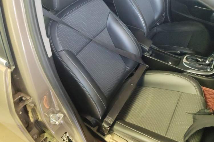 Used Buick Regal 2015 1.6T Leading Technology Model Right Front Seat