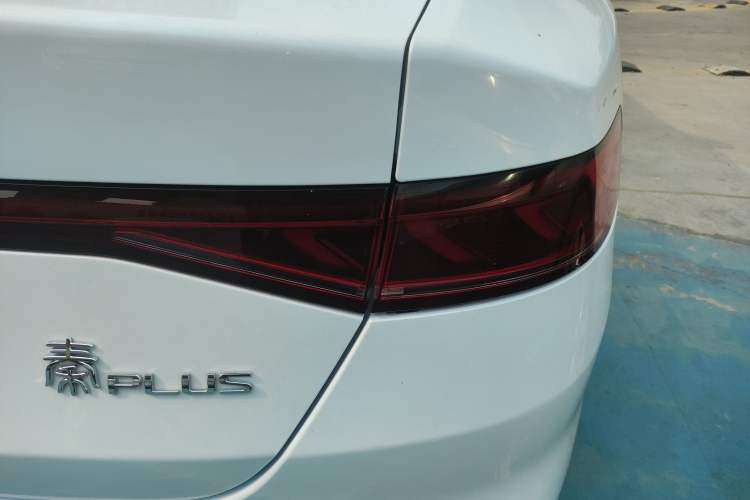 Used BYD Qin PLUS 2024 HONOR Edition DM-i 55KM Leading Model Right Rear Taillight