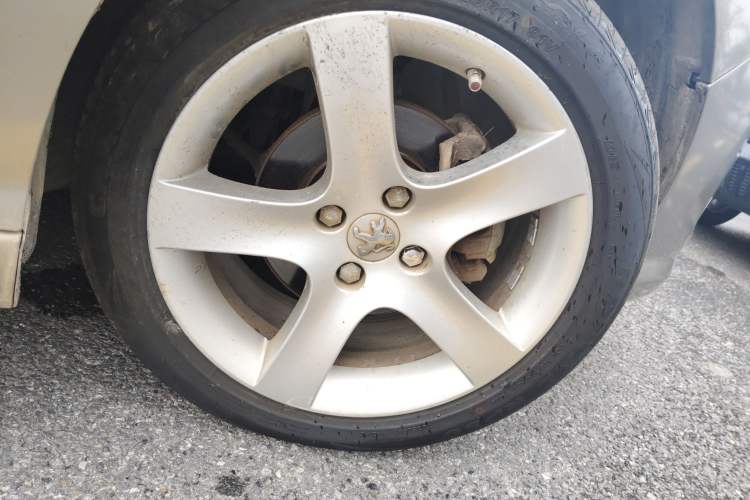 Used Peugeot 408 2011 2.0L Manual Luxury Edition