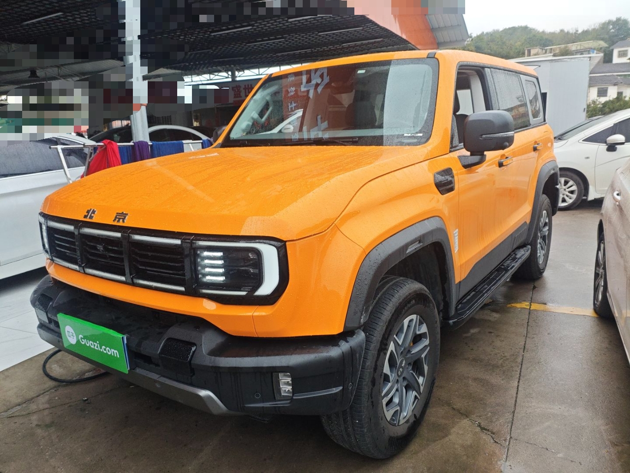 Под передней частью автомобиля