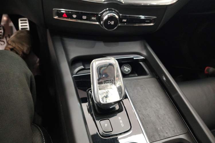 Used Volvo XC60 New Energy 2021 T8 E-Drive Hybrid Smart & Dynamic Edition
