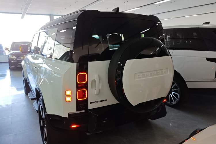Used Land Rover Defender 2025 110 3.0T P400 – Dynamic HSE
