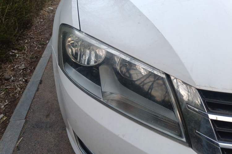 Used Volkswagen Gran Lavida 2013 1.6L Manual Comfort Model Right Front Headlight