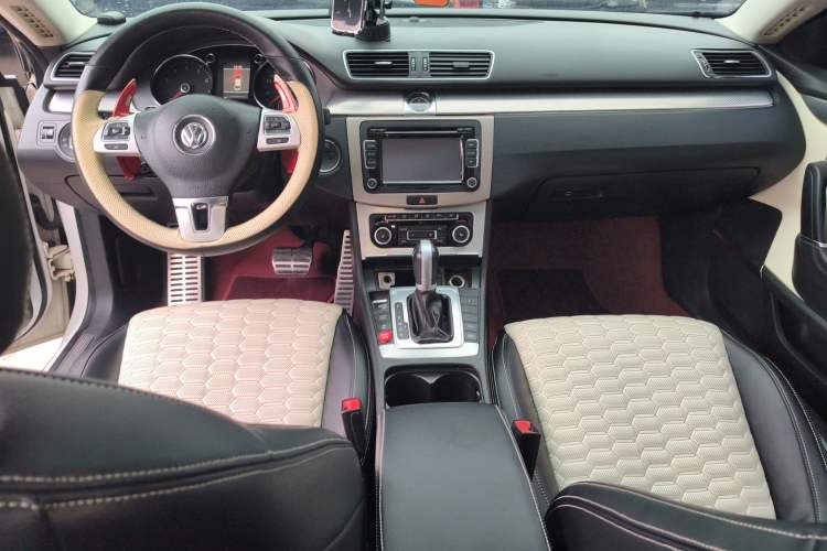 Used Volkswagen FAW-Volkswagen CC 2012 3.0 FSI V6 Center Console