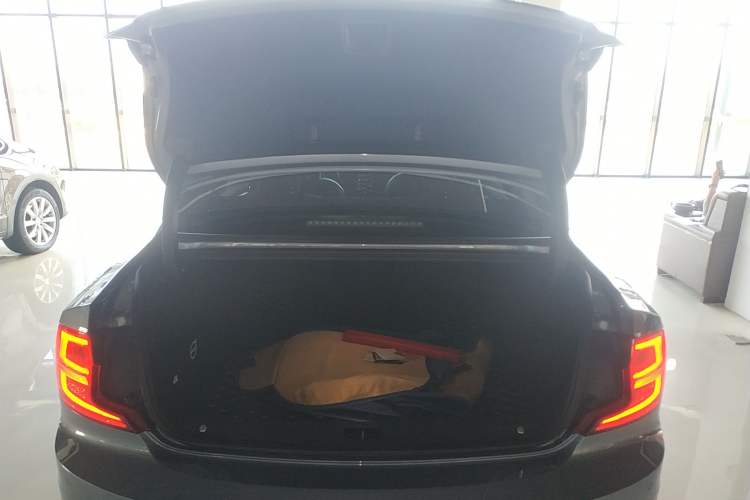 Used Volvo S90 2019 T4 Zhiyi Edition Trunk