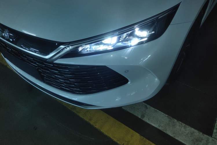 Used BYD Qin L 2025 DM-i Smart Drive 120KM Leading Model
