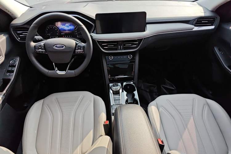 Used Ford Escape 2024 EcoBoost 245 Two-Wheel-Drive Titanium Edition Center Console