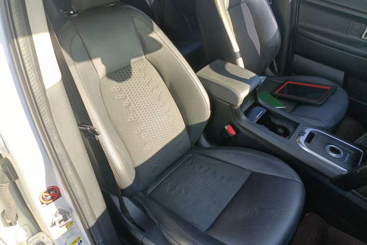 Used Land Rover Discovery Sport 2019 240 PS PURE Edition China VI Standard
