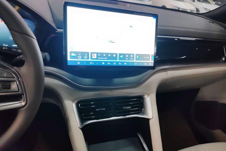 Used BYD Song PLUS New Energy 2025 DM-i 112KM Prestige Model Audio And AC Panel