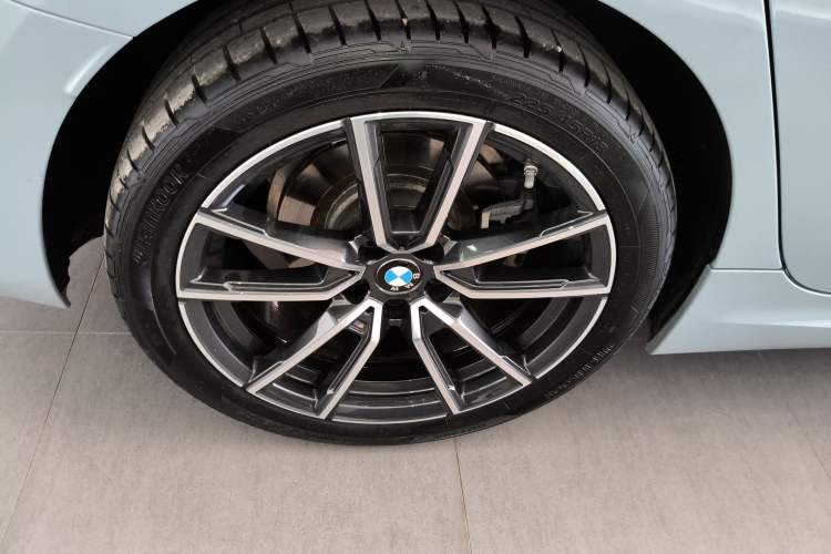 Used BMW 3 Series 2025 325i M Sport Package Right Rear Wheel Hub