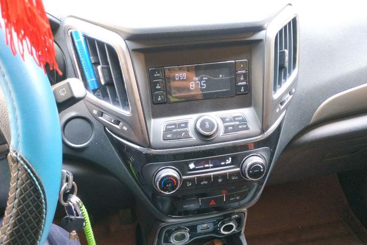 Used CHANGAN CS15 2016 1.5L Automatic Fashion Edition Audio And AC Panel