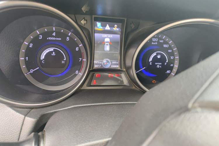 Used CHANGAN CS75 2014 2.0L Manual Leading Version China IV Standard
