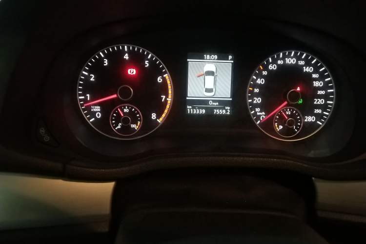 Used Volkswagen Passat 2014 1.8TSI DSG Prestige Edition Odometer Close Up