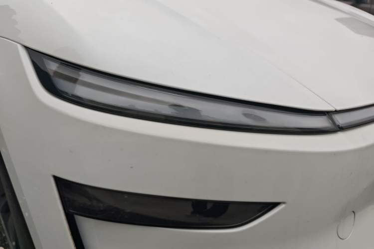 Used Tesla Model Y 2025 Long-Range All-Wheel-Drive Version Right Front Headlight