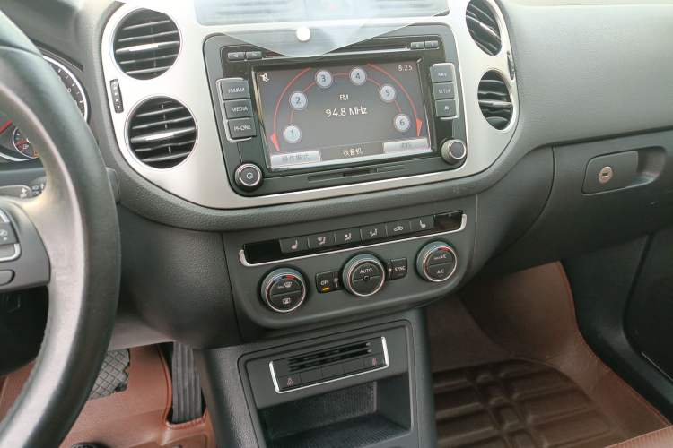 Used Volkswagen Tiguan 2015 1.8TSI Automatic Two-Wheel Drive Luxury Model Audio And AC Panel