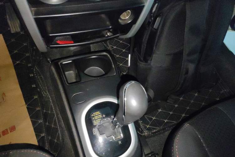 Used Changan CX20 2014 1.4L IMT Sunroof Navigation Version China IV Standard
