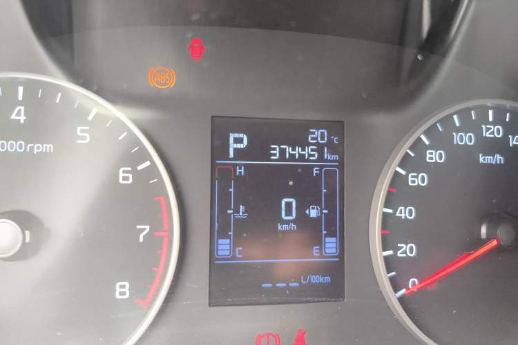 Used Kia Forte 2018 1.6L Automatic Smart Odometer Close Up