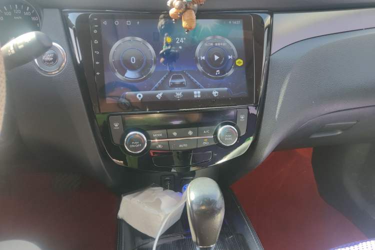 Used Nissan X-Trail 2014 2.0L CVT Comfort Edition 2WD Audio And AC Panel