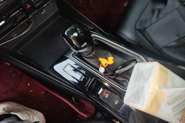Used MG 5 2021 180 DVVT CVT Youthful Style Edition Gear Lever
