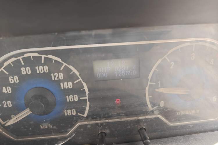 Used SAIC MAXUS Xintu V80 2012 2.5T Mid-Roof Value-Added Logistics Version C