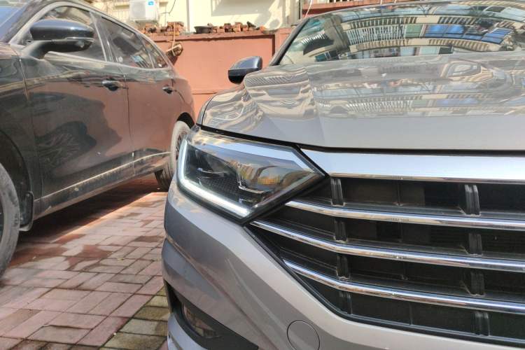 Used Volkswagen Sagitar 2019 200TSI Manual Comfort Version China VI Standard Right Front Headlight