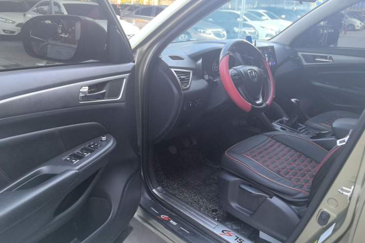 Used CHANGAN CS75 2016 2.0L Manual Luxury Version China V Standard
