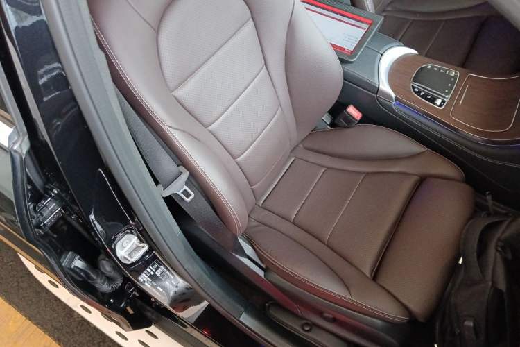 Used Mercedes-Benz GLC 2020 Facelifted GLC 300 L 4MATIC AMG-Line Right Front Seat