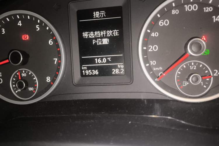 Used Volkswagen Tiguan 2015 1.8TSI Automatic All-Wheel Drive Comfort Edition Odometer Close Up