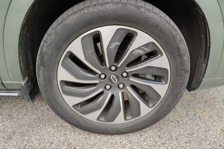 Used Hima AITO M7 2022 1.5T Four-Wheel Drive Luxury Edition Right Front Wheel Hub