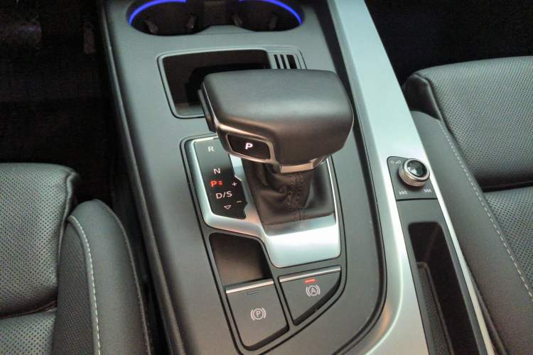 Used Audi A4L 2020 40 TFSI Luxury Dynamic Model
