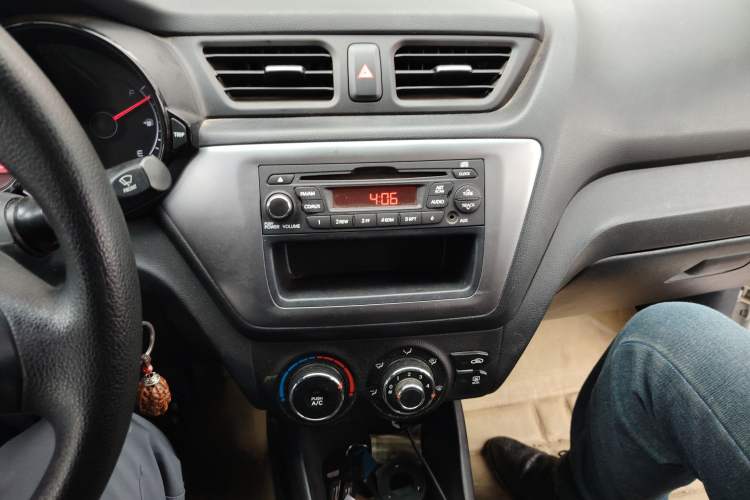 Used Kia K2 2012 Sedan 1.4L MT GLS Commemorative Edition
