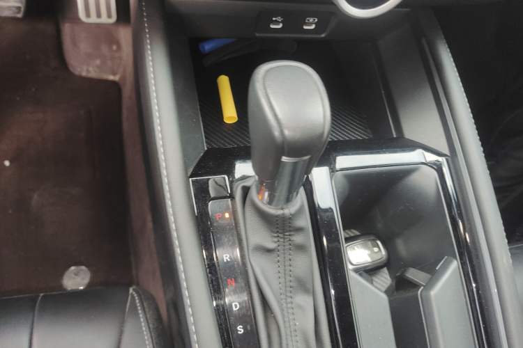 Used Honda Inspire 2023 260TURBO Deluxe Edition Gear Lever